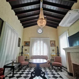 Casa de 6 cuartos, 7 baños y 1 garaje por $ 1.200.000