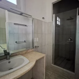 Casa de 6 cuartos, 7 baños y 1 garaje por $ 1.200.000