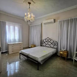 Casa de 6 cuartos, 7 baños y 1 garaje por $ 1.200.000