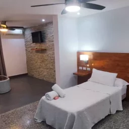 Casa de 9 cuartos y 9 baños por $ Ajustable