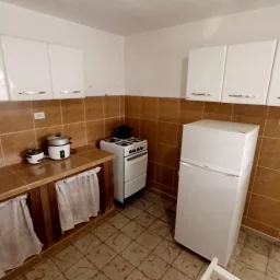 Apartamento de 2 cuartos y 1 baño por $ Ajustable