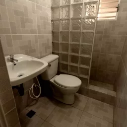 Apartamento de 2 cuartos y 1 baño por $ Ajustable