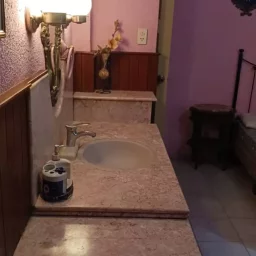 Casa de 5 cuartos, 6 baños y 1 garaje por $ 295.000