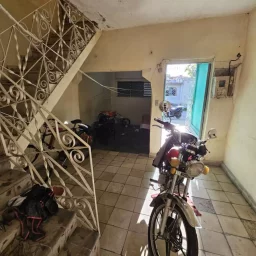 Casa de 2 cuartos, 1 baño y 1 garaje por $ 8.000