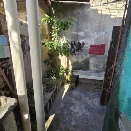 Casa de 2 cuartos, 1 baño y 1 garaje por $ 8.000