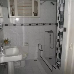 Casa de 4 cuartos y 2 baños por $ 30.000