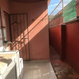 Casa de 4 cuartos y 2 baños por $ 30.000