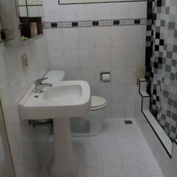 Casa de 4 cuartos y 2 baños por $ 30.000