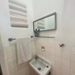 Apartamento de 2 cuartos y 2 baños por $ 25.000