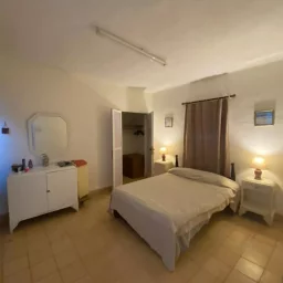 Apartamento de 2 cuartos y 2 baños por $ 25.000