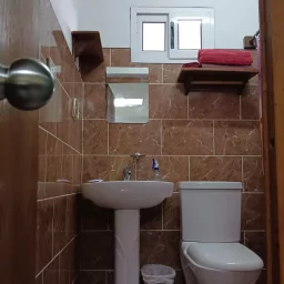 Casa de 7 cuartos, 6 baños y 1 garaje por $ 200.000