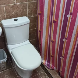 Casa de 7 cuartos, 6 baños y 1 garaje por $ 200.000