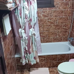 Casa de 7 cuartos, 6 baños y 1 garaje por $ 200.000