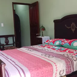 Casa de 7 cuartos, 6 baños y 1 garaje por $ 200.000