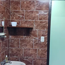 Casa de 7 cuartos, 6 baños y 1 garaje por $ 200.000