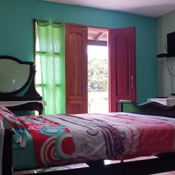 Casa de 7 cuartos, 6 baños y 1 garaje por $ 200.000