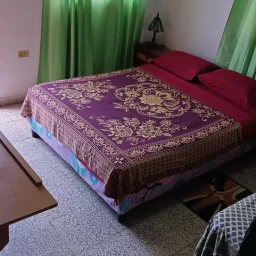 Casa de 7 cuartos, 6 baños y 1 garaje por $ 200.000