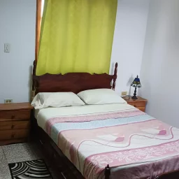 Casa de 7 cuartos, 6 baños y 1 garaje por $ 200.000