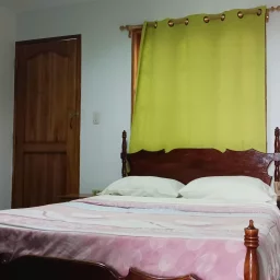 Casa de 7 cuartos, 6 baños y 1 garaje por $ 200.000