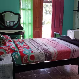 Casa de 7 cuartos, 6 baños y 1 garaje por $ 200.000