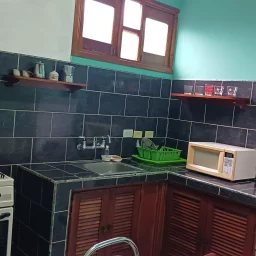 Casa de 7 cuartos, 6 baños y 1 garaje por $ 200.000