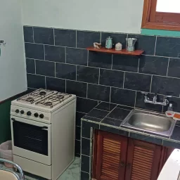 Casa de 7 cuartos, 6 baños y 1 garaje por $ 200.000