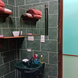 Casa de 7 cuartos, 6 baños y 1 garaje por $ 200.000