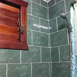 Casa de 7 cuartos, 6 baños y 1 garaje por $ 200.000