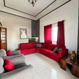 Casa de 4 cuartos, 4 baños y 1 garaje por $ 380.000