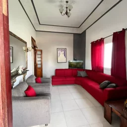 Casa de 4 cuartos, 4 baños y 1 garaje por $ 380.000