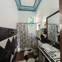 Casa de 4 cuartos, 4 baños y 1 garaje por $ 380.000