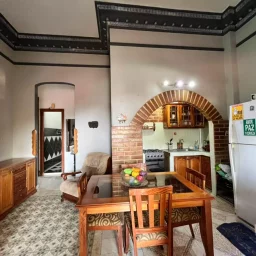 Casa de 4 cuartos, 4 baños y 1 garaje por $ 380.000