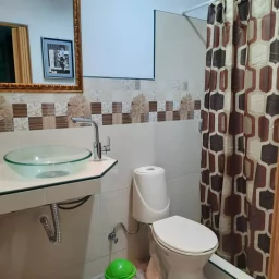 Casa de 8 cuartos y 7 baños por $ 70.000