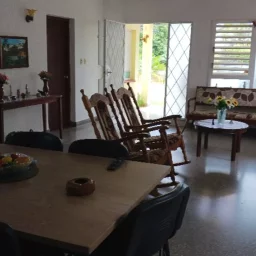 Casa de 4 cuartos, 3 baños y 1 garaje por $ 95.000