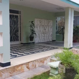 Casa de 5 cuartos y 3 baños por $ 120.000