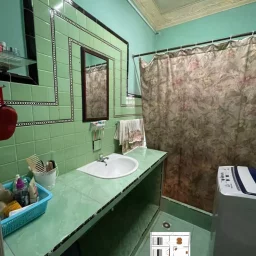 Casa de 3 cuartos, 1 baño y 1 garaje por $ 15.000