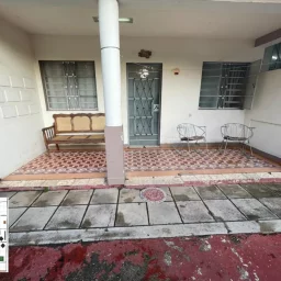 Casa de 3 cuartos, 1 baño y 1 garaje por $ 15.000