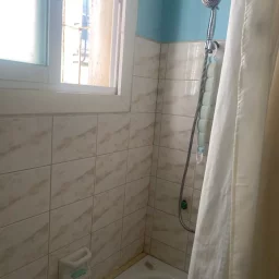 Casa de 3 cuartos y 2 baños por $ 100.000