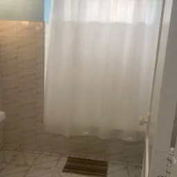 Casa de 3 cuartos y 2 baños por $ 100.000