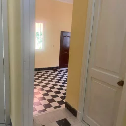 Casa de 3 cuartos y 2 baños por $ 100.000