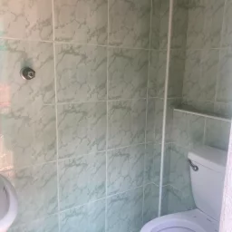 Casa de 3 cuartos y 2 baños por $ 100.000