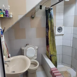 Casa de 6 cuartos y 3 baños por $ 90.000