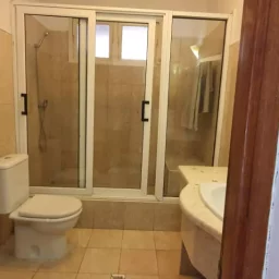 Casa de 3 cuartos y 3 baños por $ 130.000