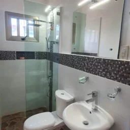 Casa de 3 cuartos y 3 baños por $ 130.000