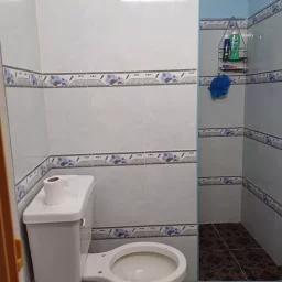 Casa de 4 cuartos, 4 baños y 1 garaje por $ 100.000