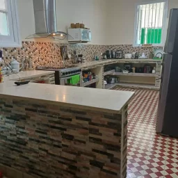 Casa de 4 cuartos, 4 baños y 1 garaje por $ 100.000