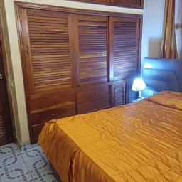 Casa de 4 cuartos, 4 baños y 1 garaje por $ 100.000