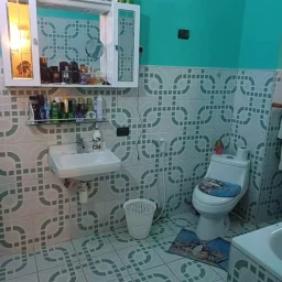 Casa de 4 cuartos, 4 baños y 1 garaje por $ 100.000