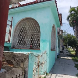 Casa de 3 cuartos y 2 baños por $ 35.000