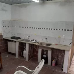 Casa de 2 cuartos y 1 baño por $ 15.000